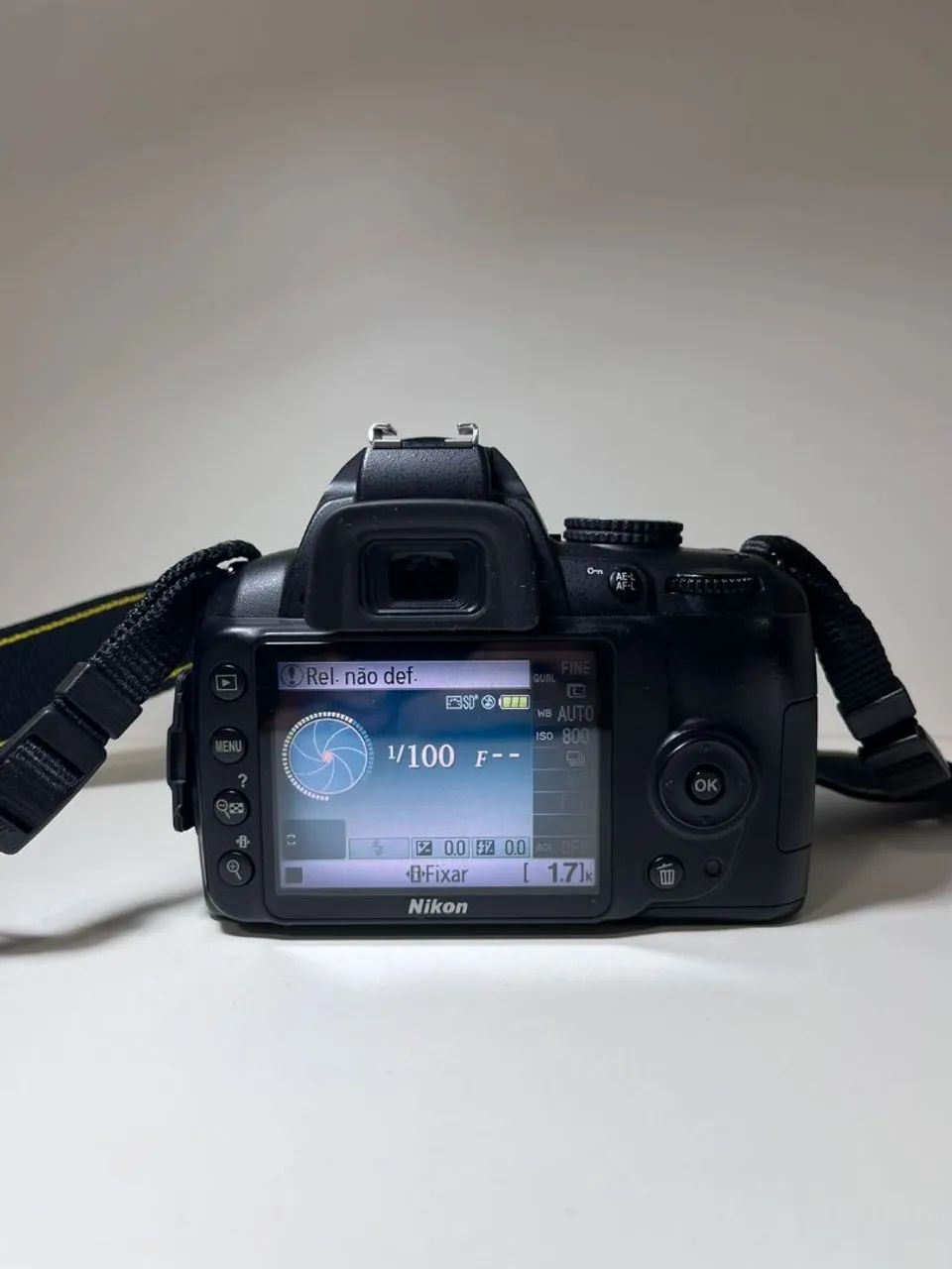 Câmera DSLR Nikon D3000 - Foto 4