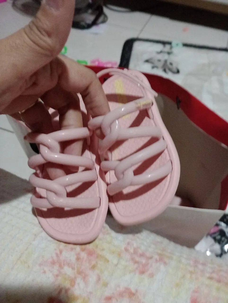 Botinha Infantil Rosa com Flor, linda sandália c glitter rosa Grendene sandália dedo . - Foto 2
