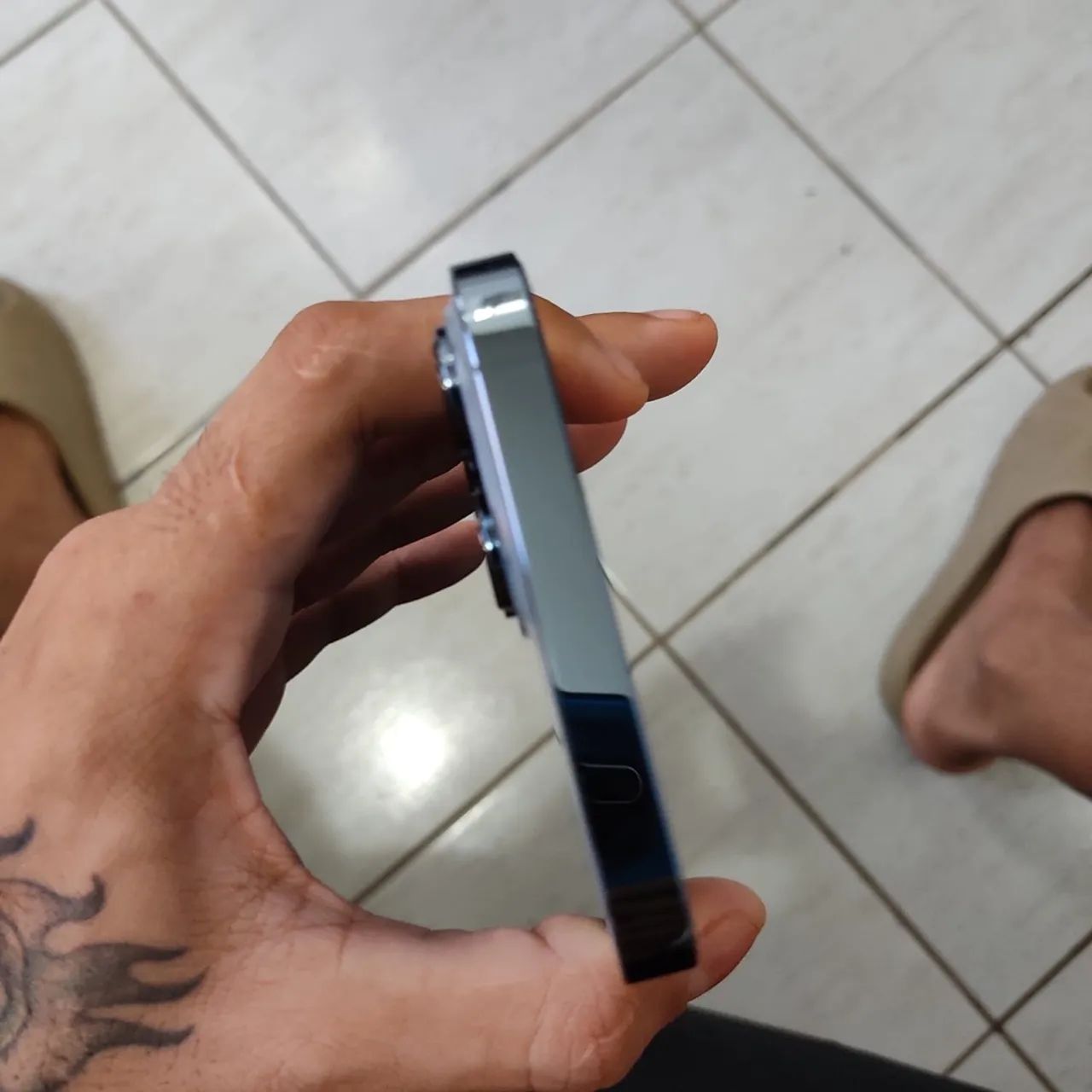 Vendo IPhone 13 Pro Max, pra vender hoje menor valor preciso do dinheiro urgente - Foto 4