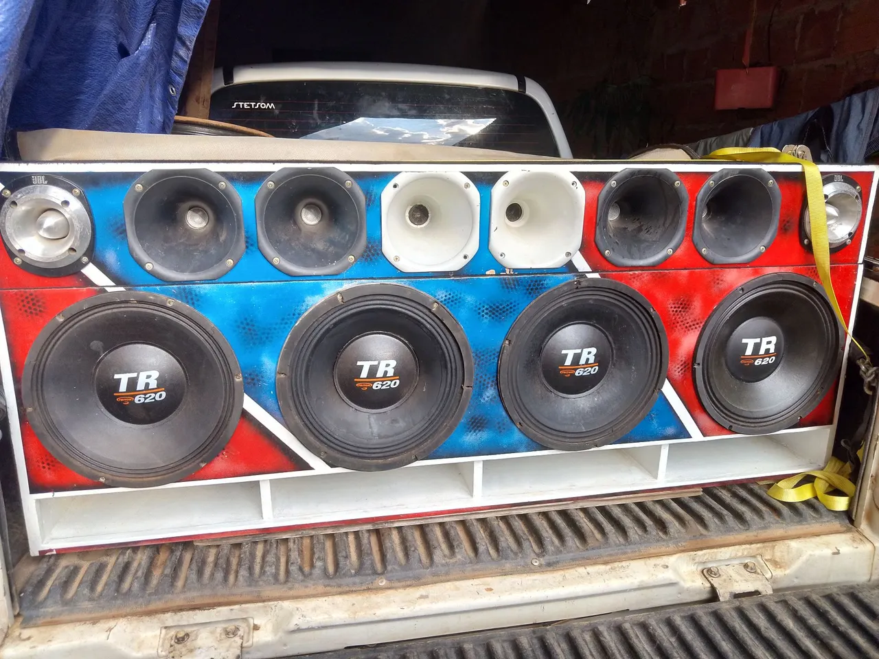 Som automotivo completo com TR e JBL