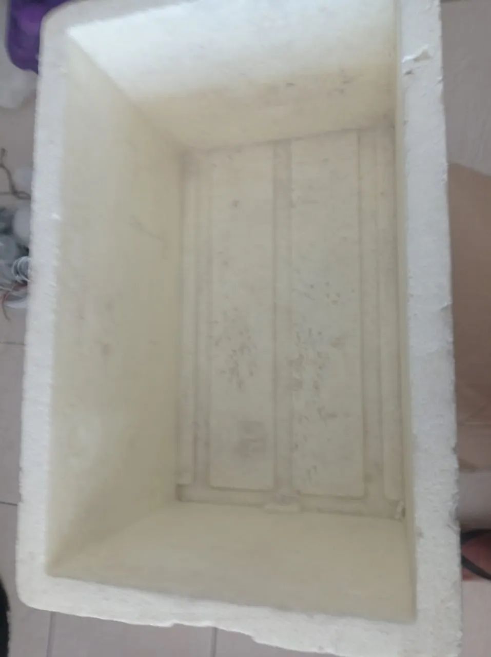 Caixa de isopor em bom estado (0,34m X 0,44m X 0,67m = 100L) - Foto 3