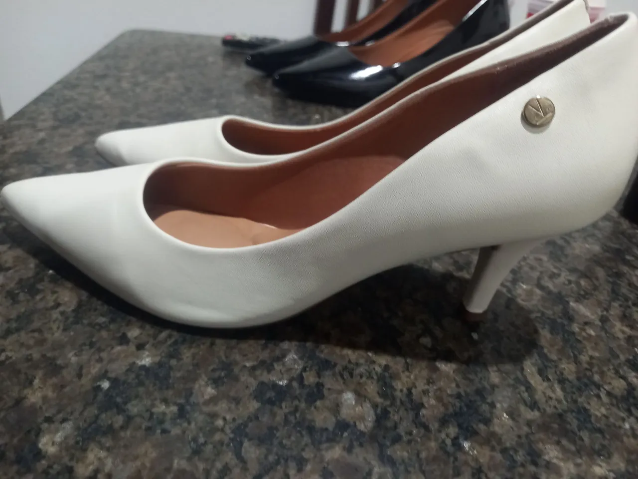 Sapatos de salto branco