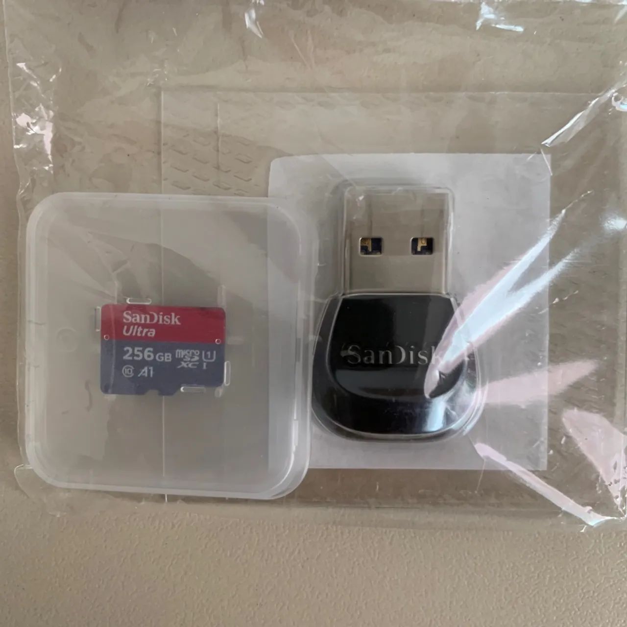 Cartão MicroSD 256 GB Sandisk + Leitor USB
