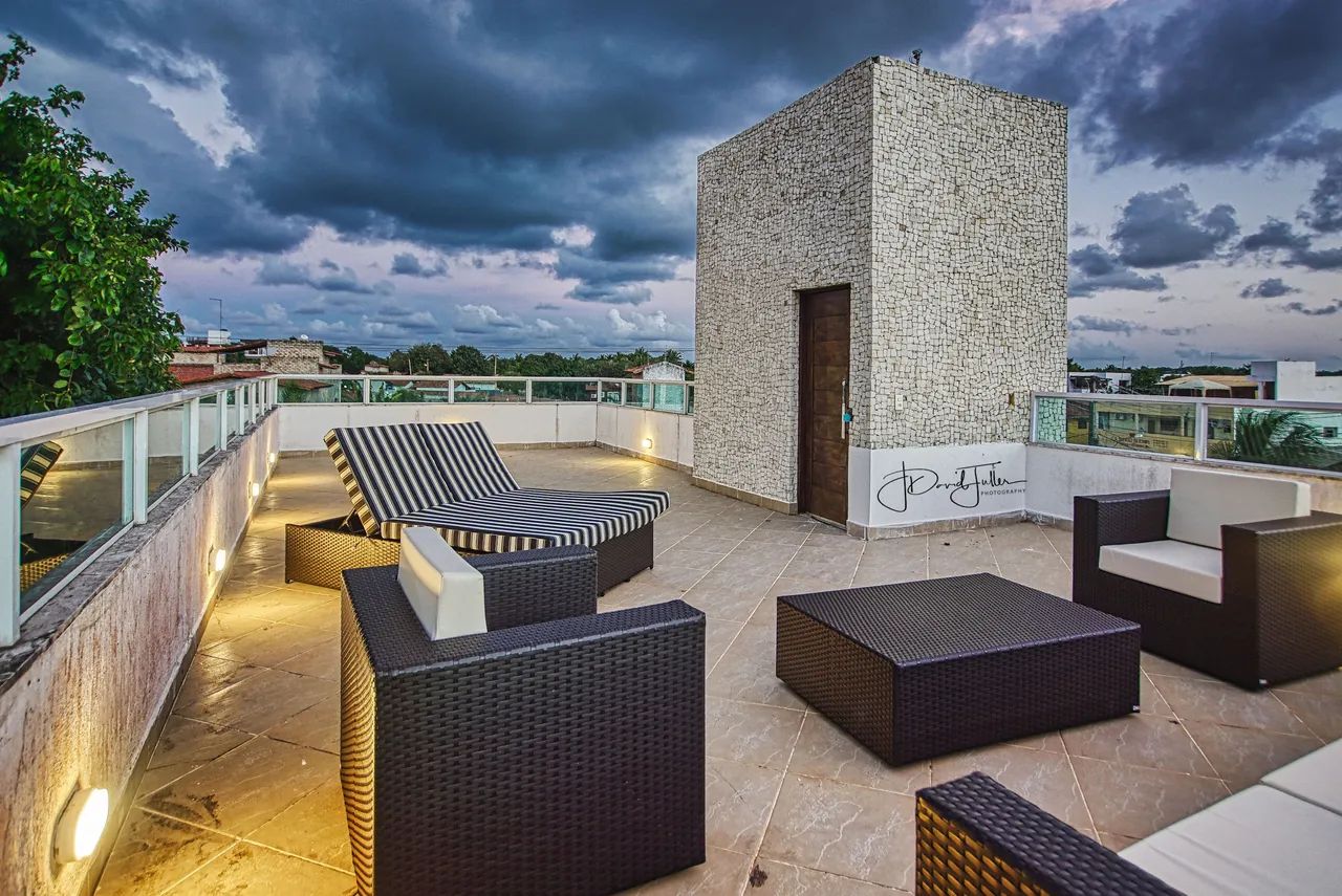 Casa moderna com piscina no centro de Pipa