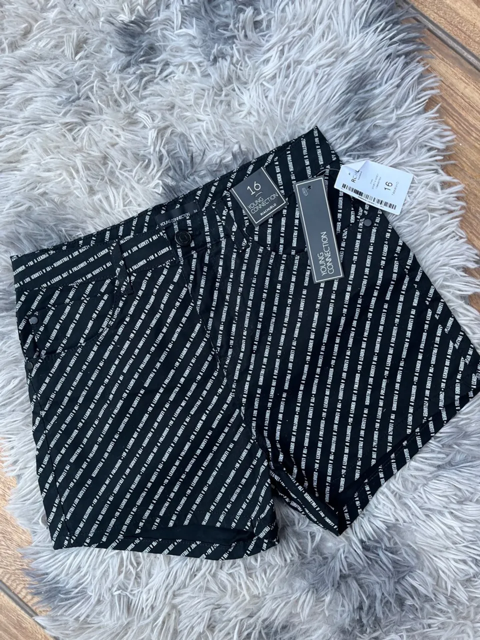 Shorts Feminino Young Connection