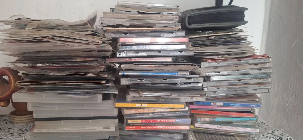 Estou vendendo dvds e CDS novos 