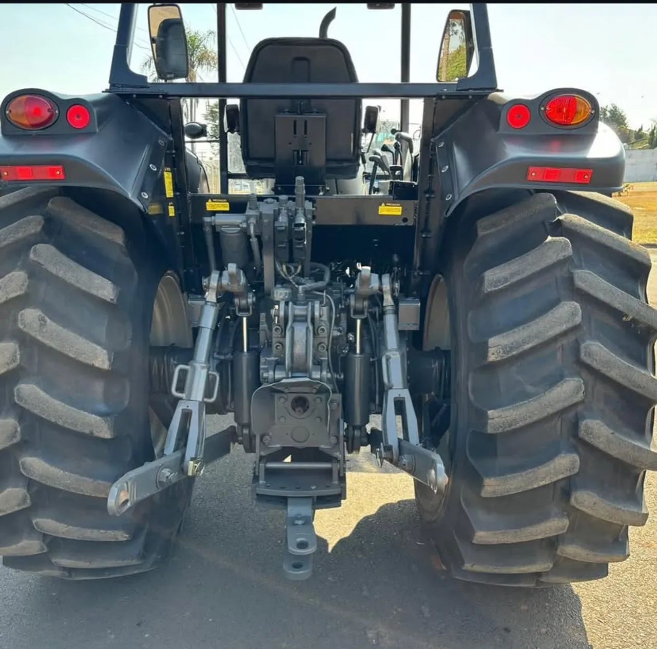 Trator Valtra BM125 - Parcele - Foto 3