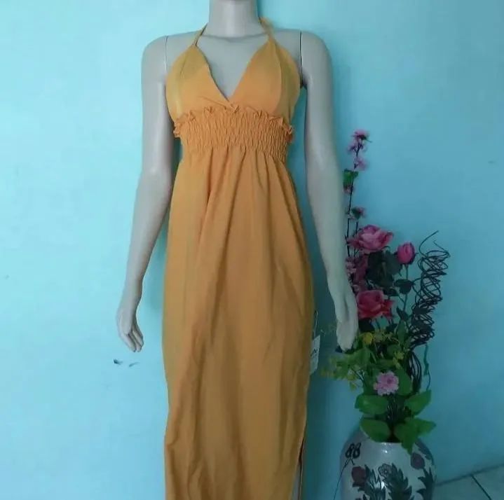 Vestido longo com fenda