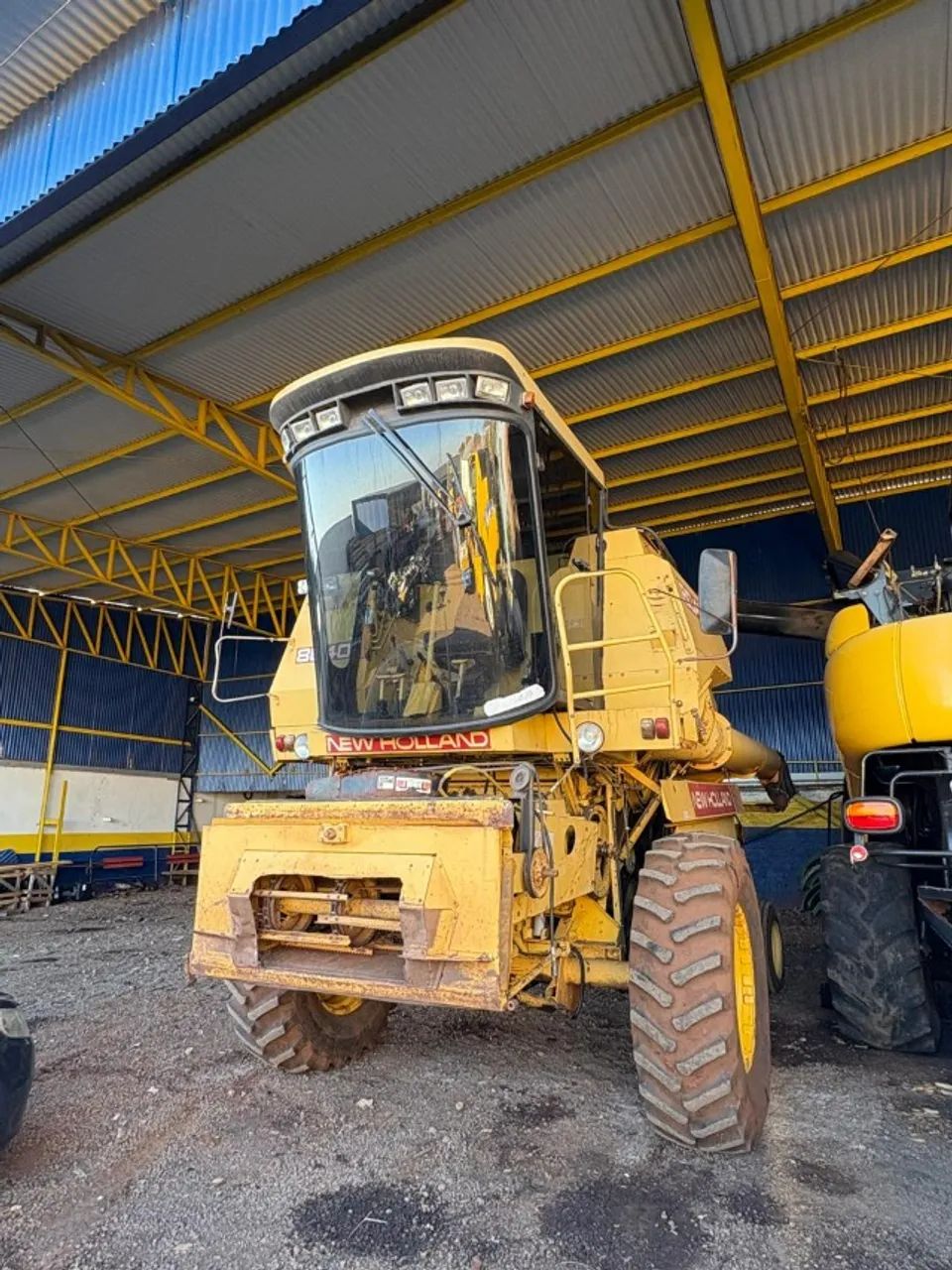COLHEITADEIRA USADA, NEW HOLLAND, MODELO 8040 - ANO 1990