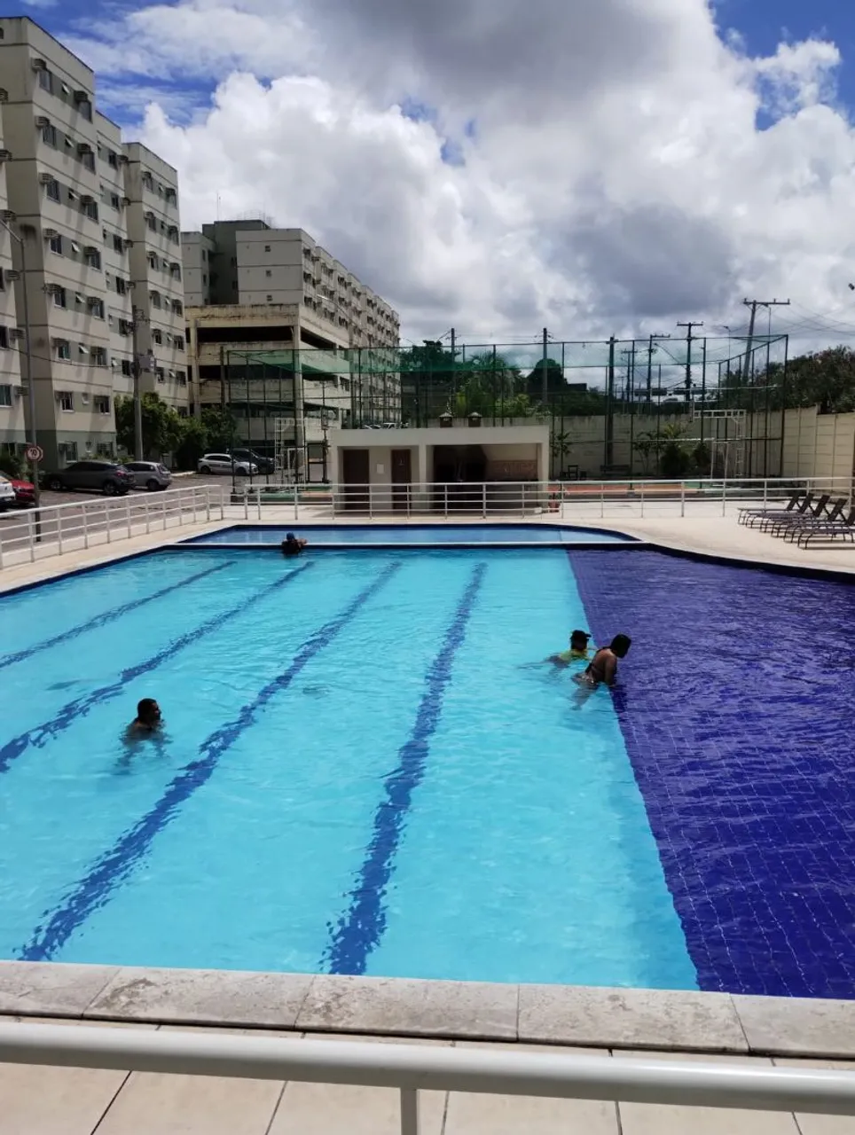 Alugo Apto com Piscina Condomínio Jardins da Roseira
