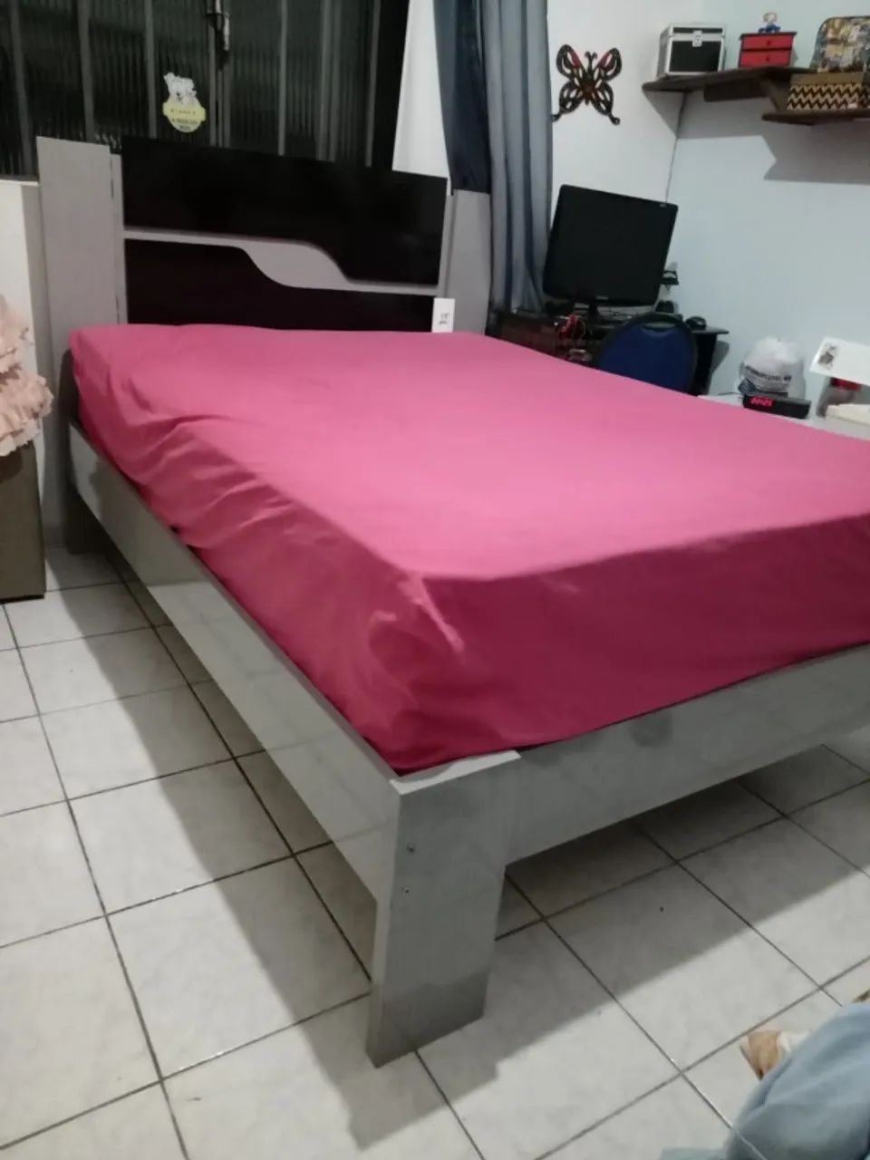 Cama de casal em MDF