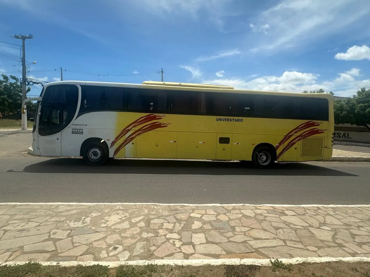 Ônibus Mercedes Bens ano 2003 - Revisado -