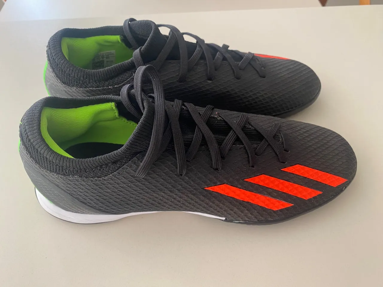Chuteira Adidas Speedportal.3 Futsal NOVA Numeração 39, mas calça 36/37.