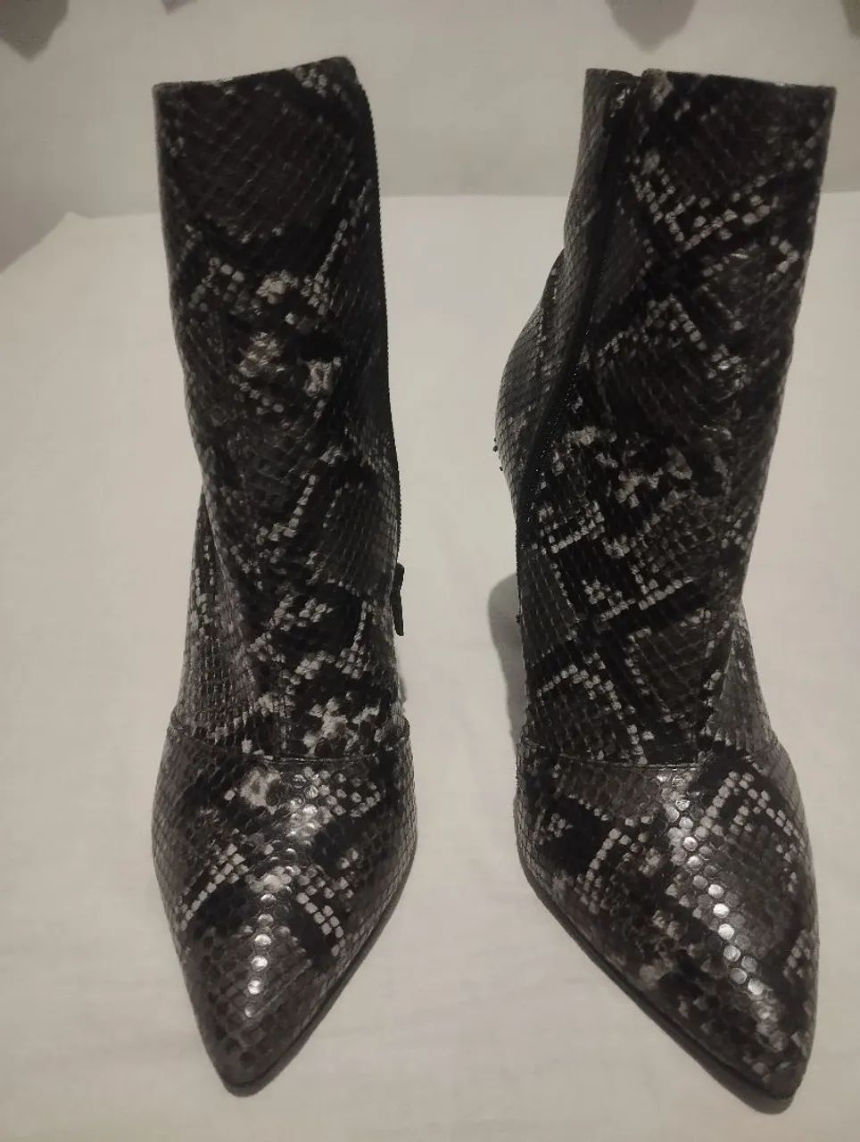Bota cano curto animal print cobra - Foto 2