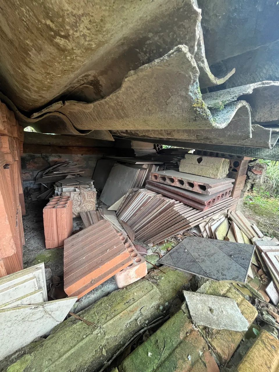 Telhas e restos de pisos para doação - Foto 3