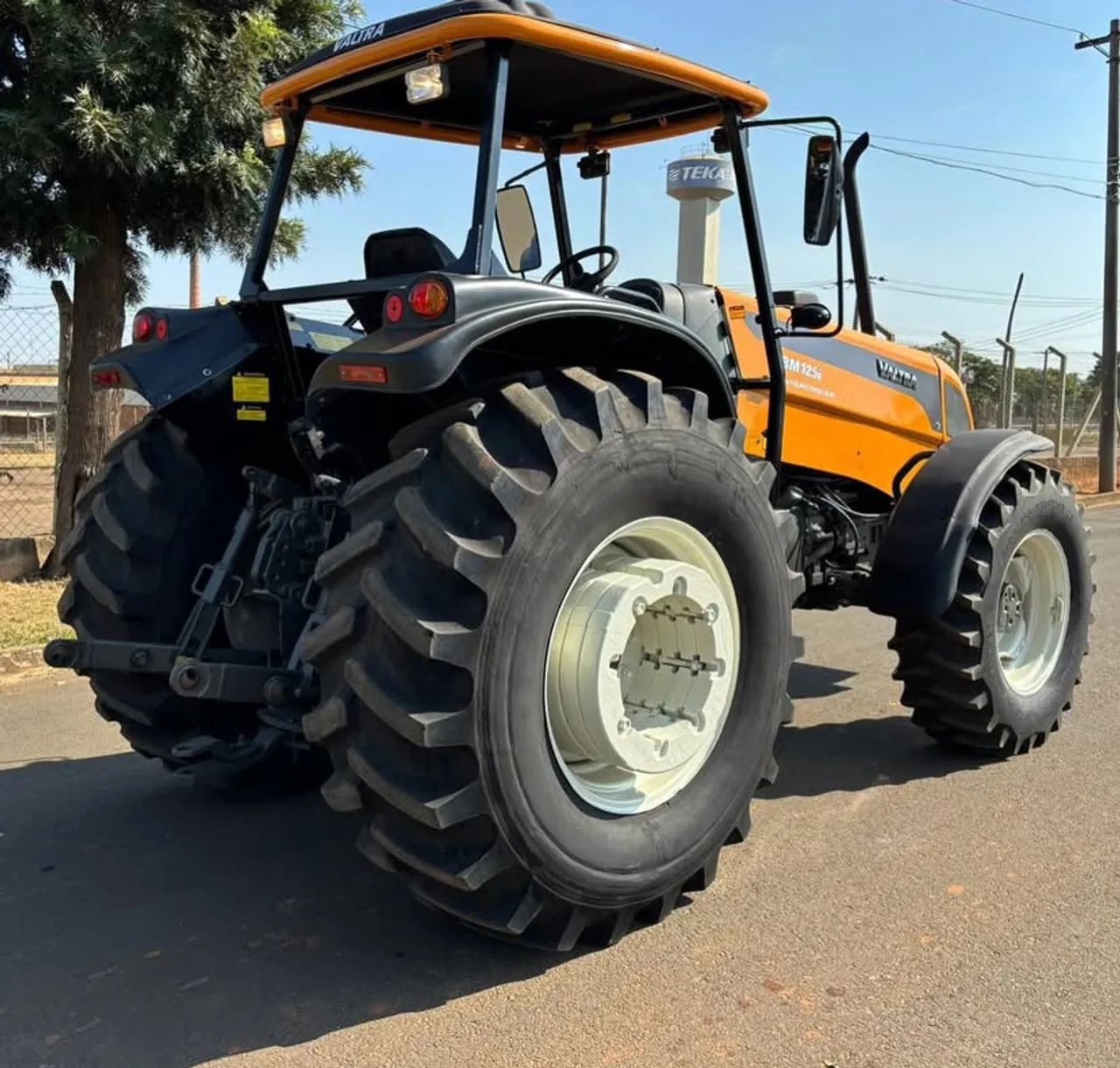 Trator Valtra BM125 - Parcele - Foto 2