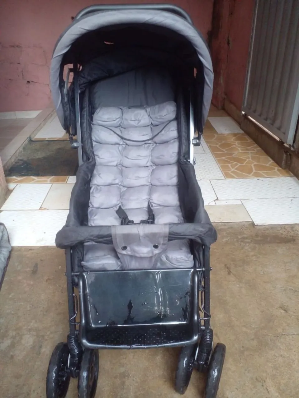 Carrinho de Bebê Compacto e Confortável