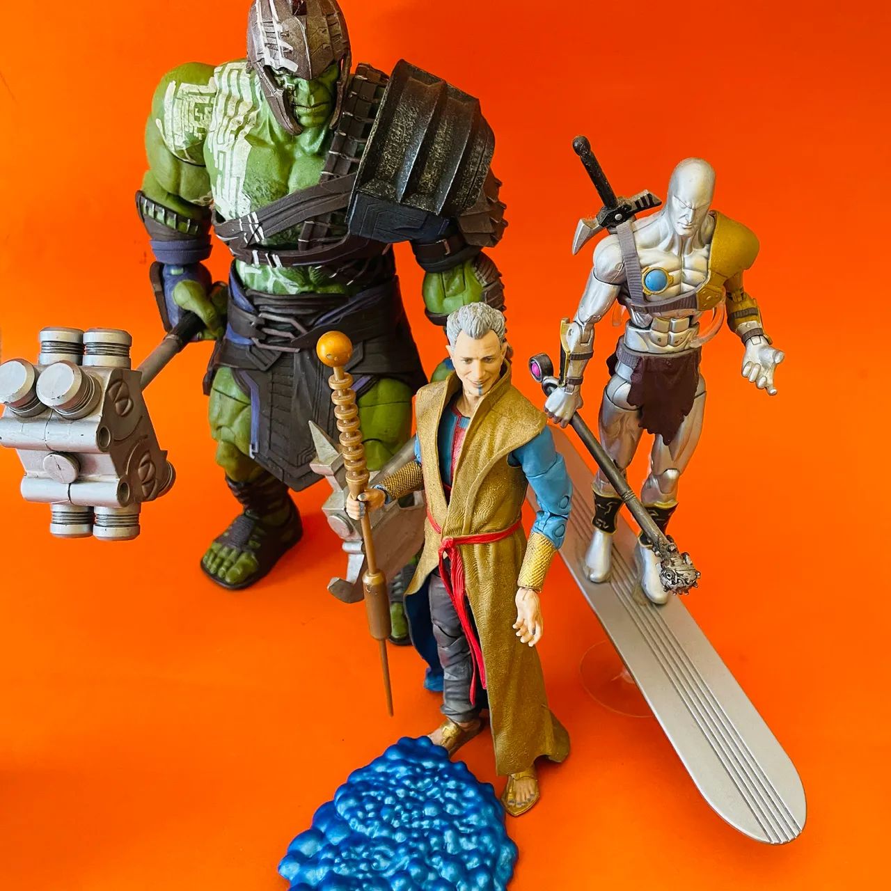 Hulk Gladiador Ragnarok + Silver Surfer Gladiador Marvel Legends / Diamond Select - Foto 5