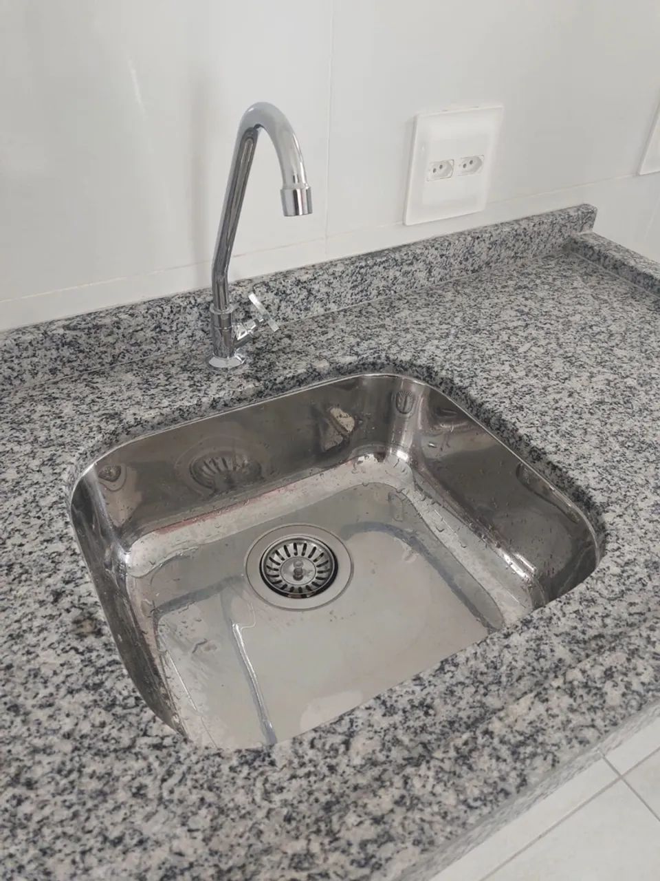 Piaa em aço inox com pedra Granito