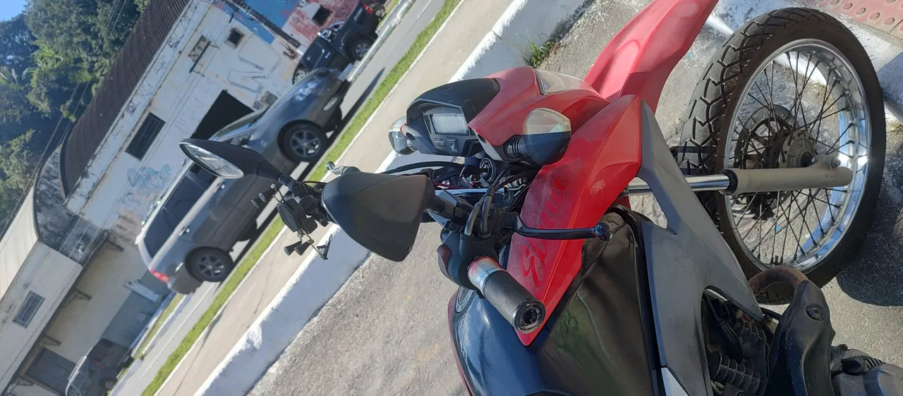 Moto barata pra sair ou troco em carro 12.000 o valor de tabela dela e 15.000