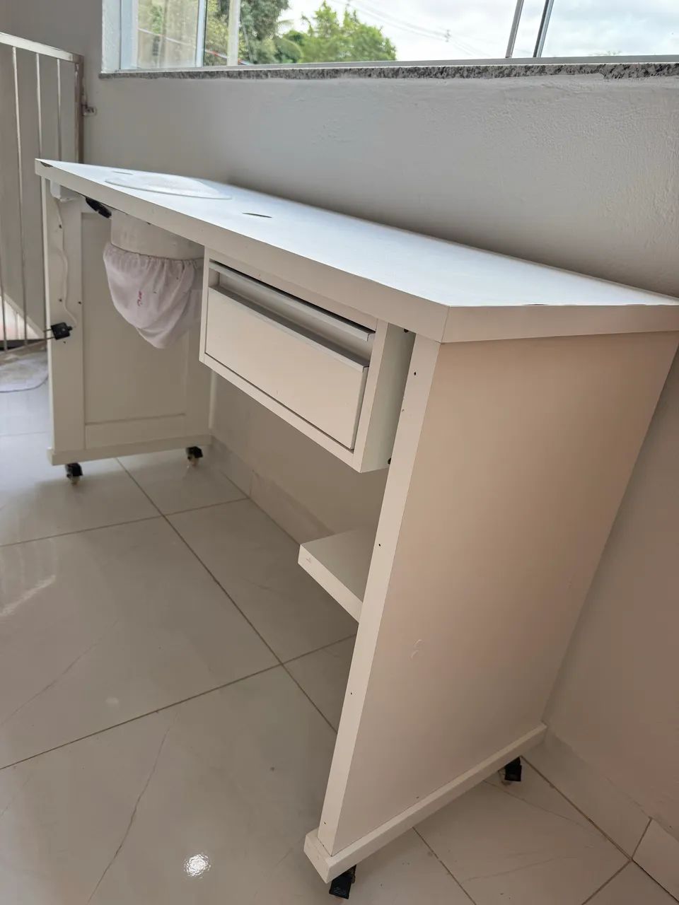 Dust-collecting table64551927288065122