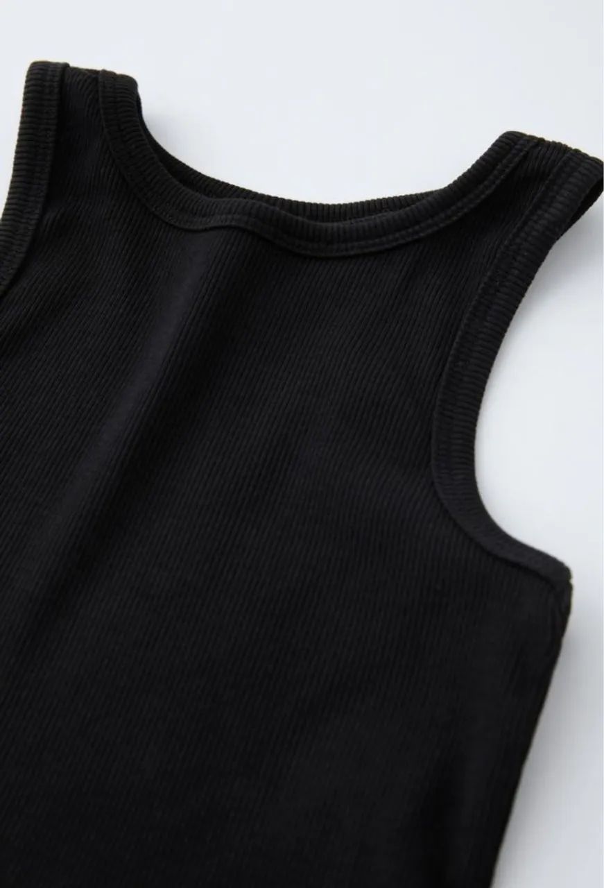 Vendo essa regata da Zara na cor vermelha  - Foto 3