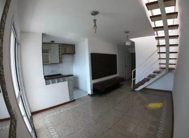 Cobertura Duplex no bairro da Glória 2/4 sendo uma suíte e um terceiro reversível.