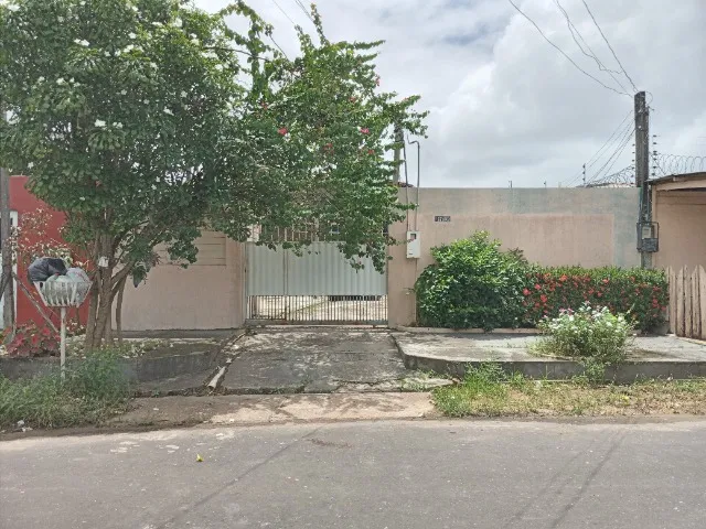 VENDE-SE CASA NO MARABAIXO 1, PRÓXIMO A RODOVIA. AMPLA, CONFORTÁVEL E BEM LOCALIZADA.