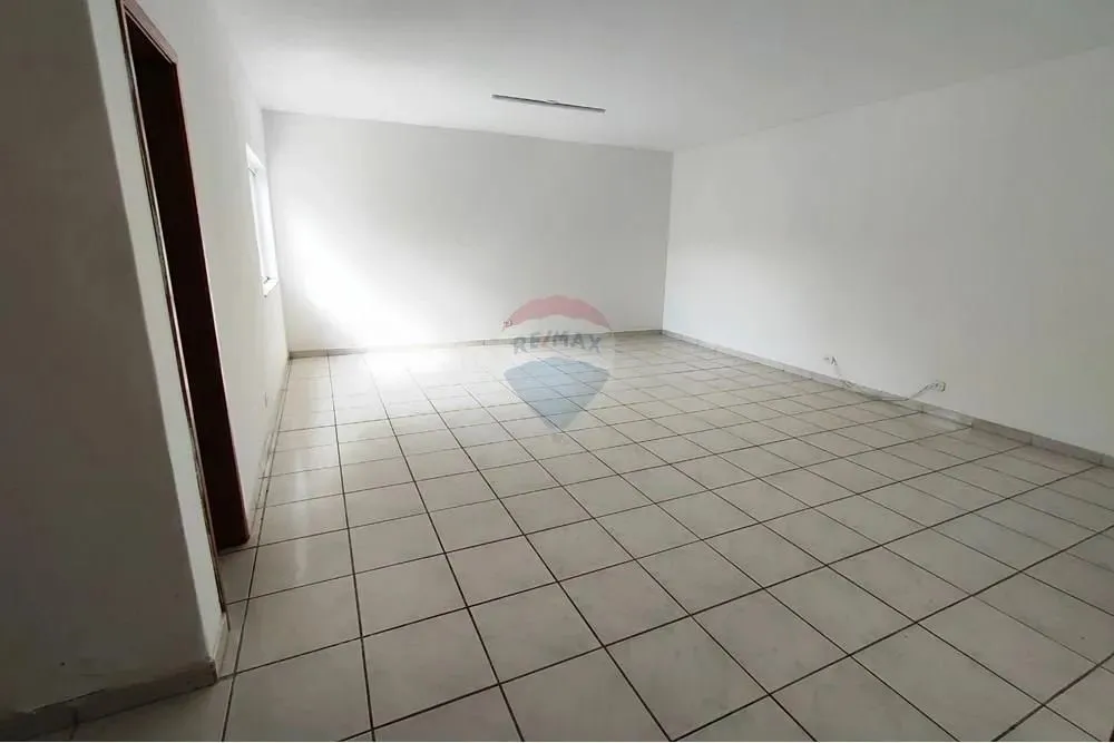 Sala Comercial ampla com copa para locação com 55m² por R$ 1.700,00 Vila Thaís, Atibaia-SP