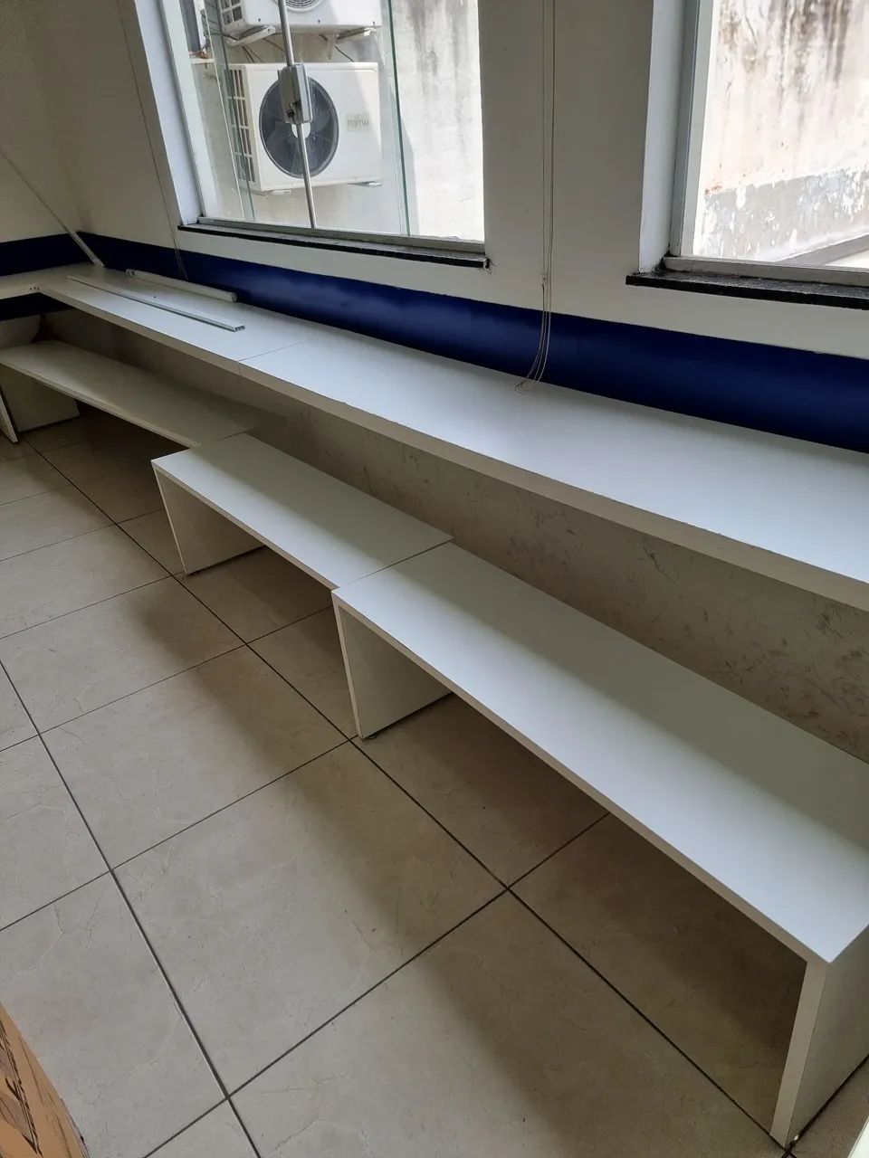 Conjunto Bancos e Bancadas bem novos em mdf - Foto 3