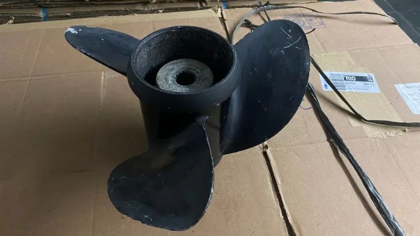  Hélice 14 ½ x 19 Evinrude 225hp   - aluminio  - Foto 2