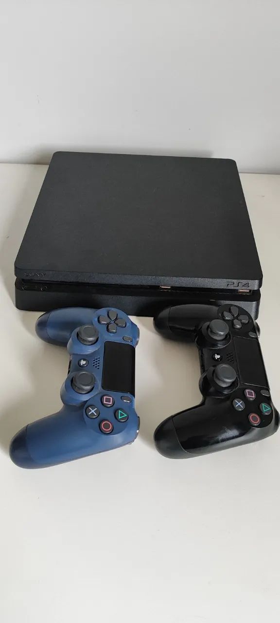PS4  Slim | 2 controles