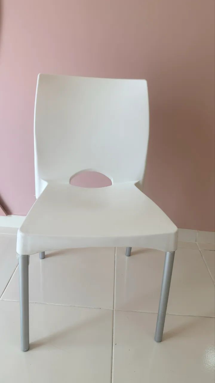 Cadeira branca  - Foto 2