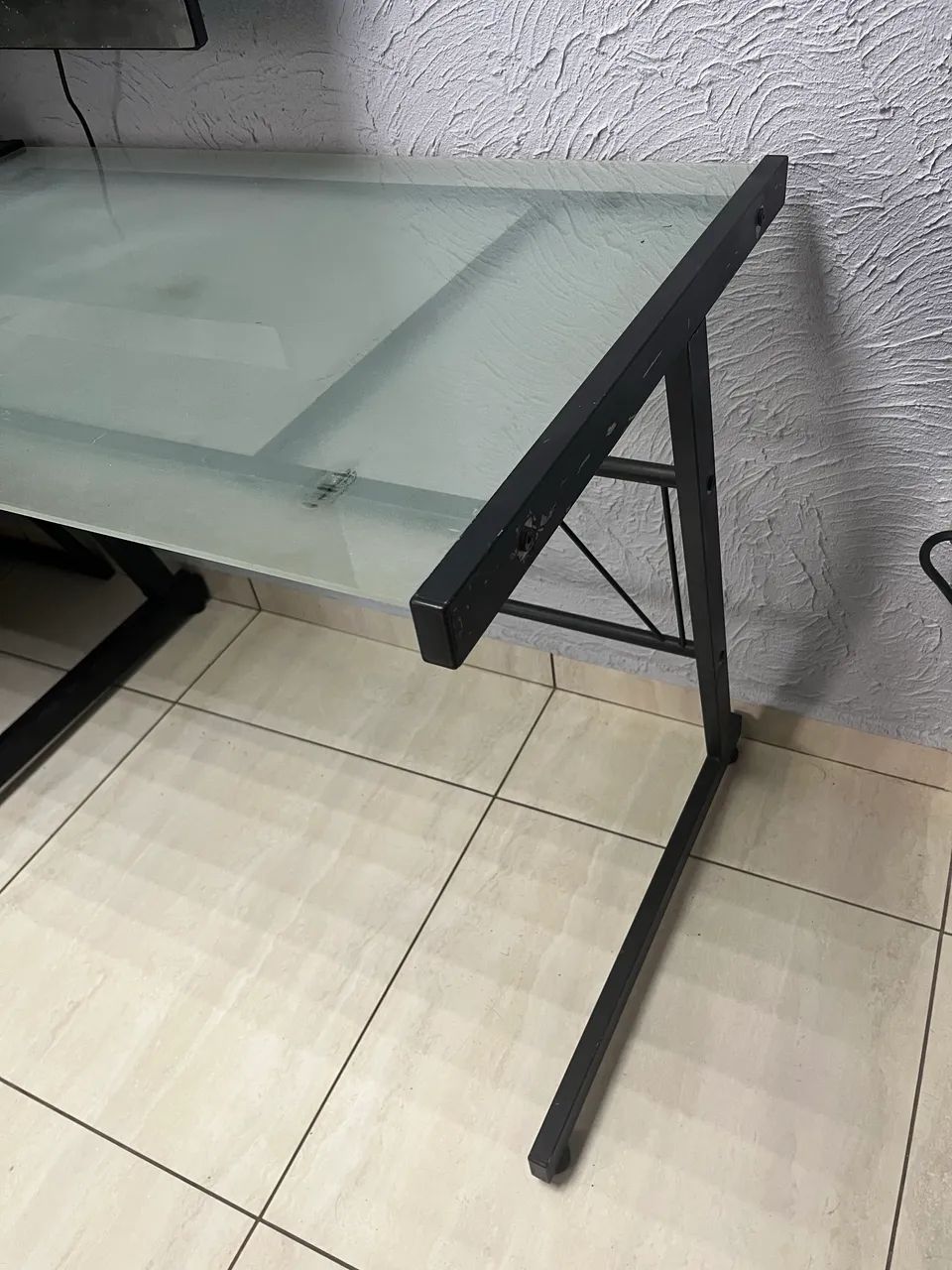 Mesa com tampo de vidro 