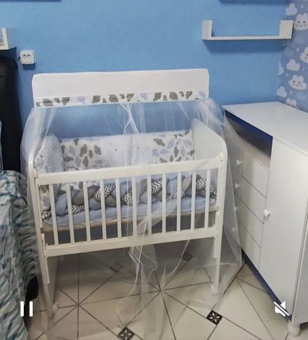 Mini berço grade móvel com colchão e regulagem de altura 
