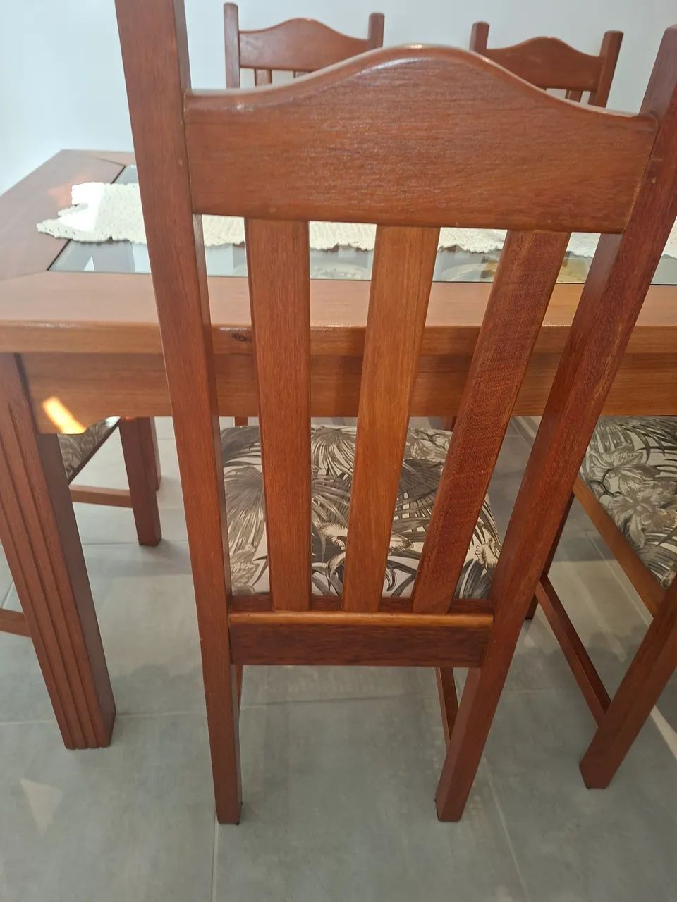 Mesa maciça com 6 cadeiras - Foto 4