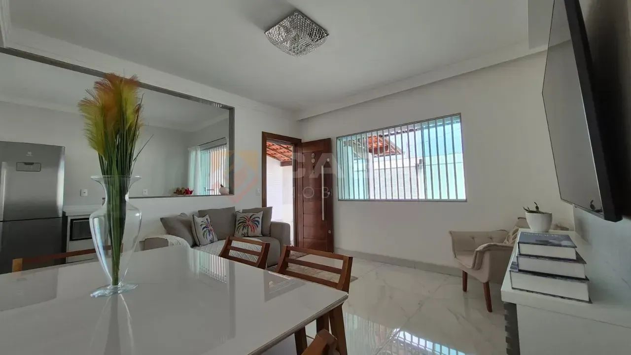 Casa com 3 quartos, 1 suíte, 3 vagas  MOBILIADA 3 quartos c/ suíte em Morada de