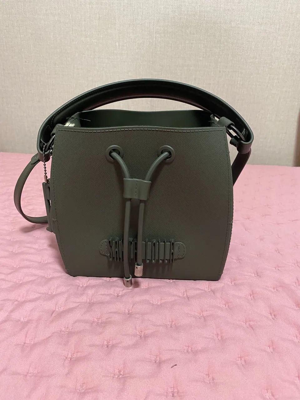 Bolsa Santa Lolla verde estilo bucket - linda e moderna - Bolsas