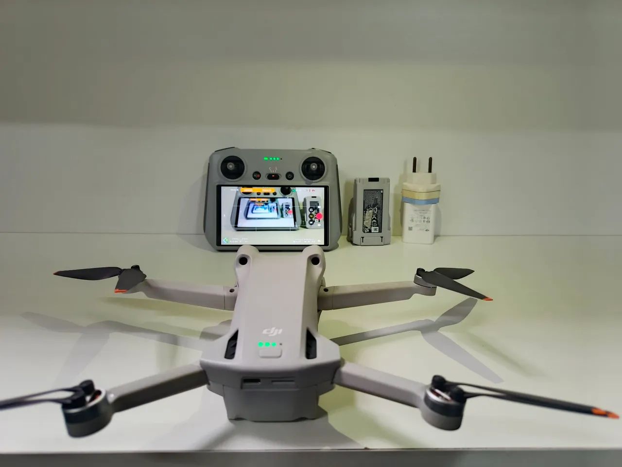 Dji Mini 3 Pro com Duas Baterias Controle com Tela - Foto 2