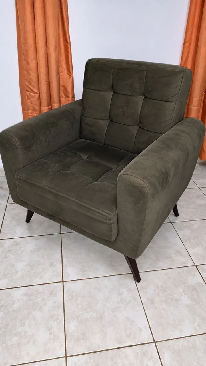 Poltrona Decorativa Estofada Confortável - Ótimo Estado