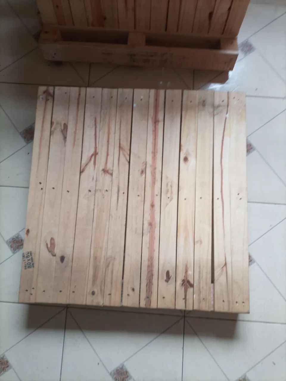 Pallets de Pinus 80x80 para decoração. - Foto 3