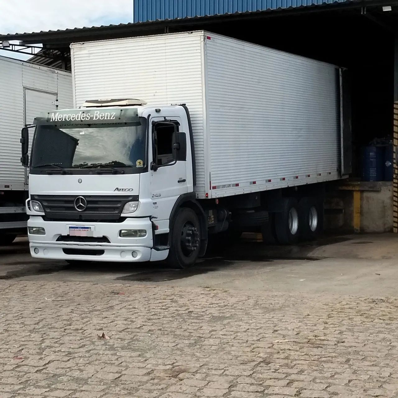 MB Atego 2425