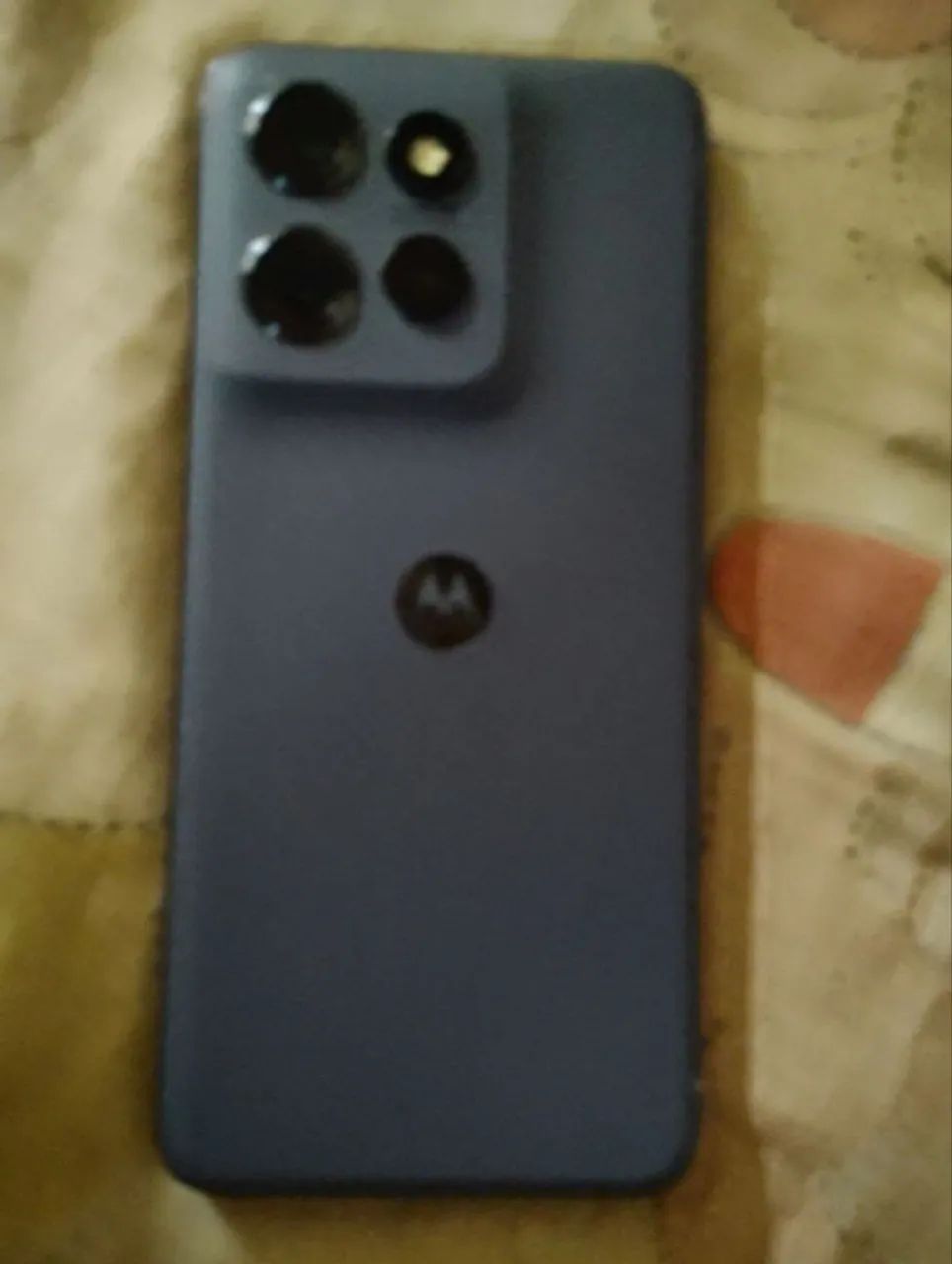 Moto Edge 60 neo com a tela trincada, empenada na parte inferior  - Foto 2