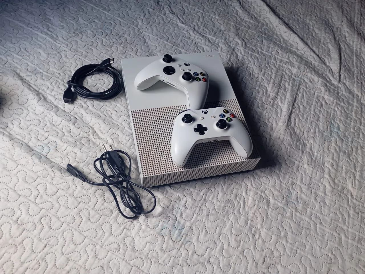 Xbox one S 1 terá 2 controles 