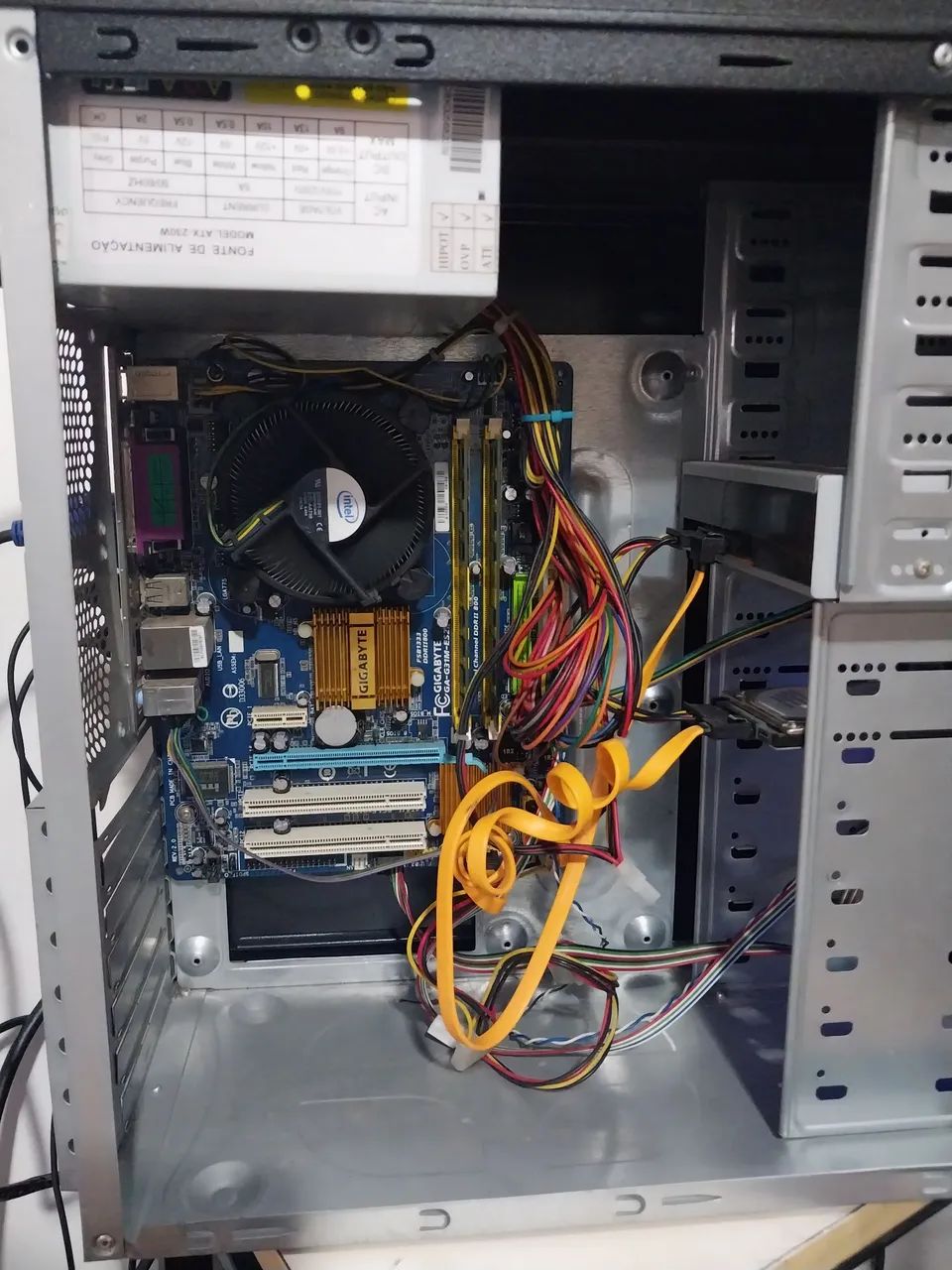 CPU grande muito bonita com Windows 10 - 4gb de ram e wi-fi  - Foto 2