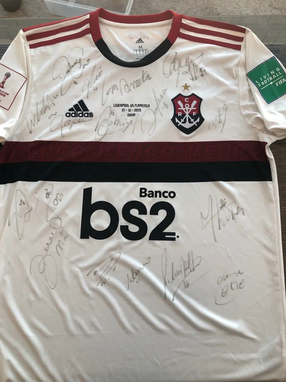Camisa autografada Flamengo elenco 2019 com certificado  - Foto 2