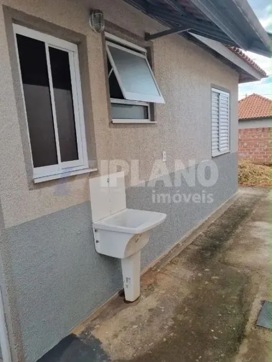 Vendo casa em terra vermelha com quintal 