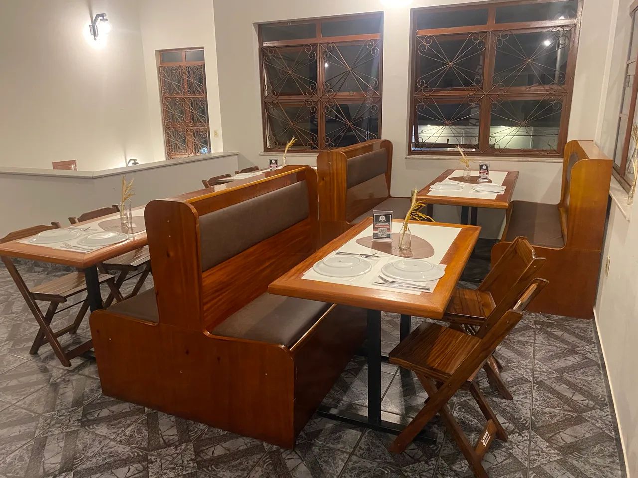 Vendo Conjunto de Bancos e Mesas para Restaurante - Foto 4