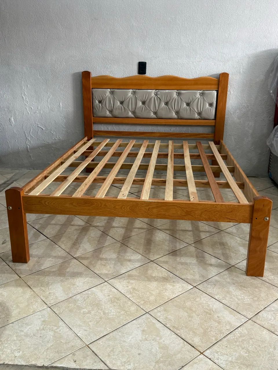 Cama de madeira maciça direto de fabrica 