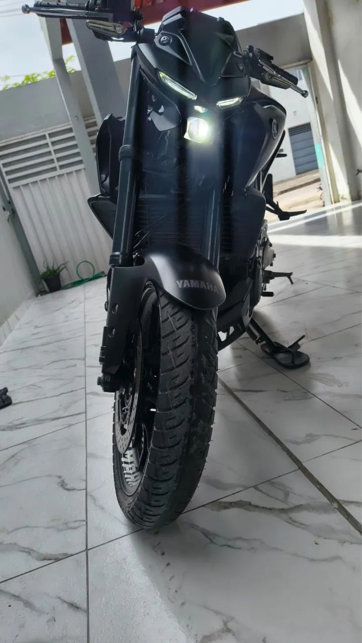 Moto mt03